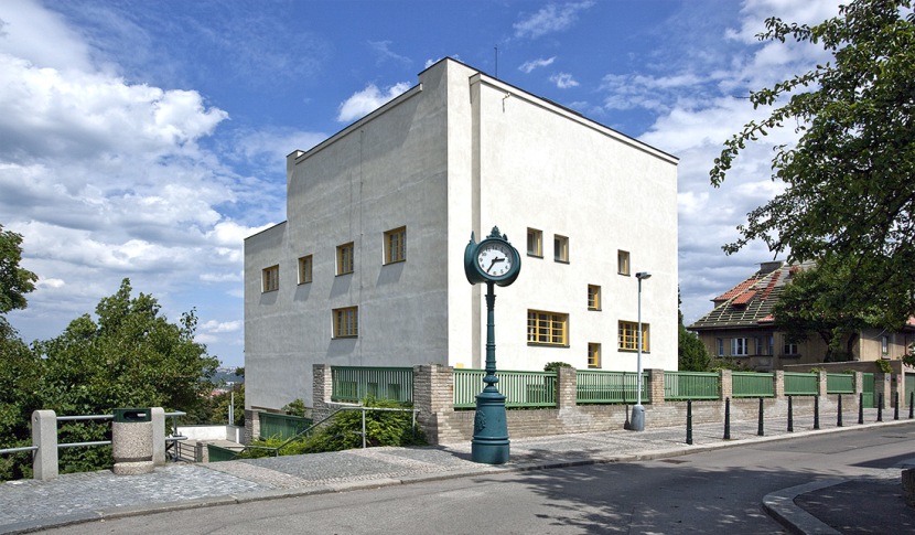 Casa Muller, Praga. Arh. Adolf Loos, 1928. Foto: http://www.journeyetc.com/wp-content/uploads/2010/12/Villa-Mueller.jpg