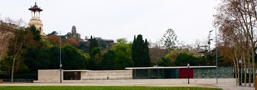Pavilionul de la Barcelona - Mies van der Rohe, 1927 Foto: https://lh6.googleusercontent.com/-kznu6Amw2ks/TYfOGPnqF_I/AAAAAAAAAj0/mfvvf0OTbXE/s1600/IMG_2966.JPG
